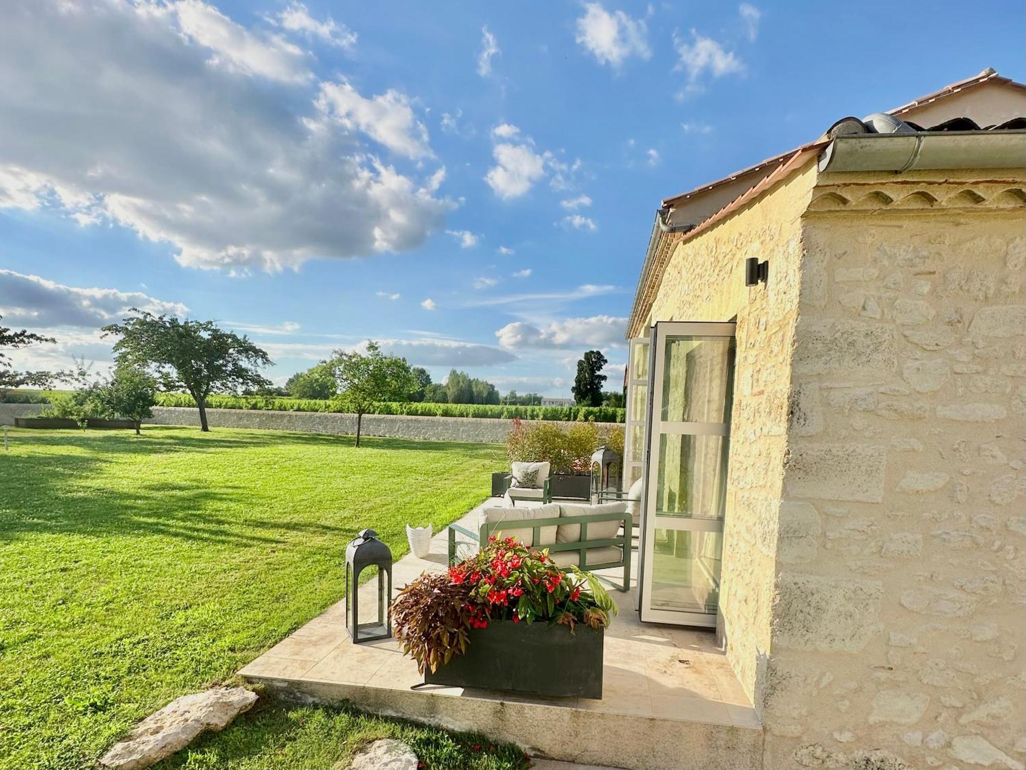 Chateau De Lafont Suites Saint-Vivien  Exterior foto